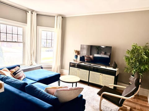 Lovely vintage Oak Park 3bd 1ba perfectly located near public transit & Chicago Apartment in Oak Park