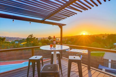 The Helix House - Pool & Mountain Views House in Casa De Oro-Mount