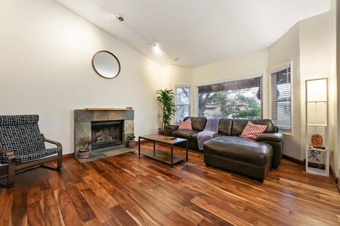 Canyon Breeze - Private Home with Hot Tub & Views Campground/
RV Resort in Mira Mesa