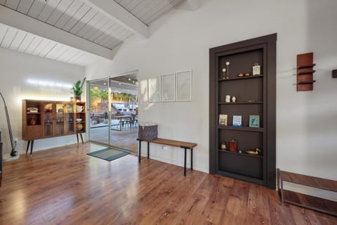 Agua Dulce - Mid Century Oasis - Pool &Hot Tub House in Casa De Oro-Mount