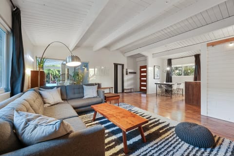 Agua Dulce - Mid Century Oasis - Pool &Hot Tub House in Casa De Oro-Mount