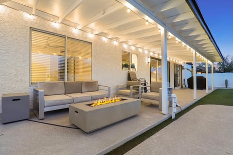 The Dava: Free Heated Pool & Putting Green House in Tempe