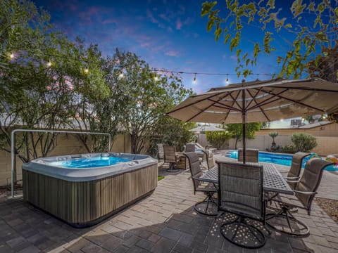 The Sunset House - Pool, Hot Tub & Putting Green House in Tempe