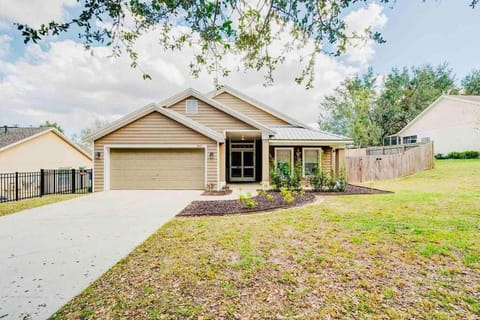 Property building, Spring, Day, Natural landscape, Garden view