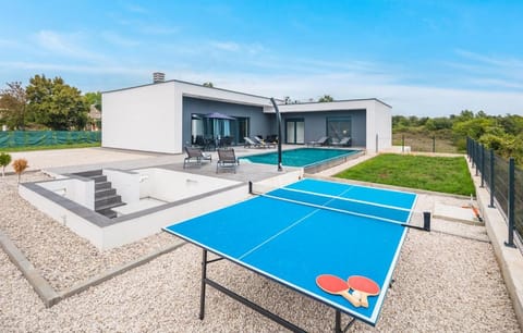 Property building, Table tennis, Swimming pool