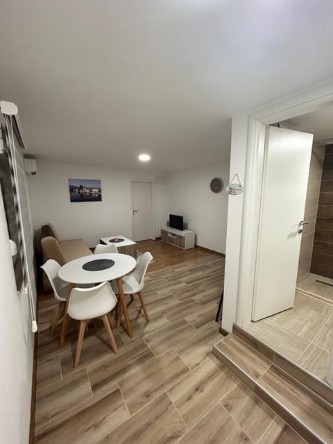 TV and multimedia, Living room, Dining area
