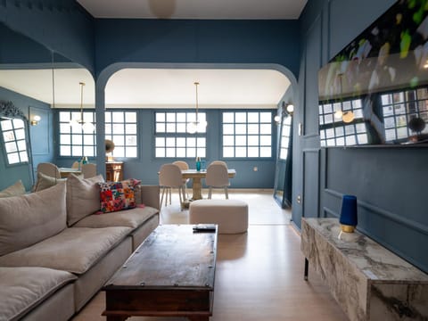 TV and multimedia, Seating area