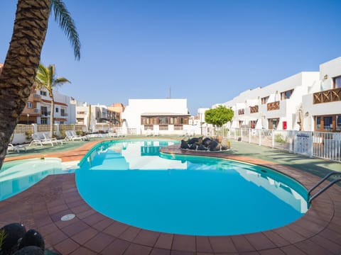 Property building, Pool view, Swimming pool, Swimming pool, sunbed