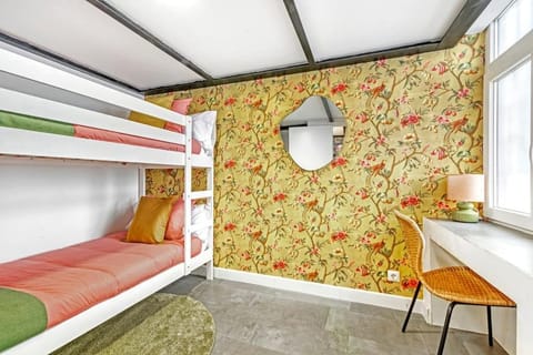 Aesthetic Apt, 15min Gran Vía, Sol, Theme park Apartment in Madrid