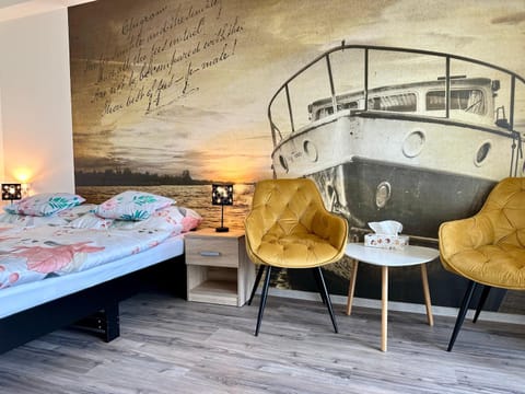 Bed, Seating area