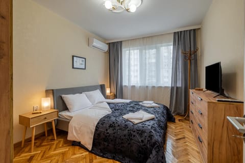 Bed, TV and multimedia, Bedroom, hair dresser, wardrobe, air conditioner