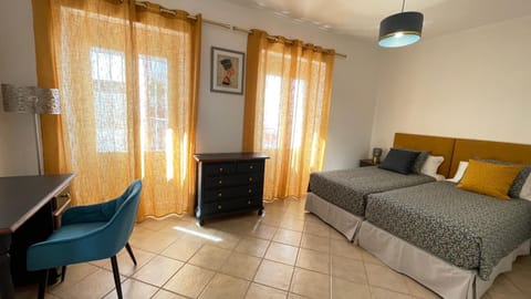 Bed, Photo of the whole room, Bedroom, hair dresser