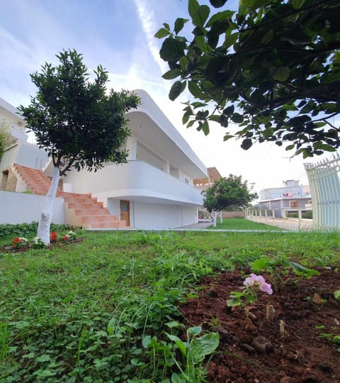 Vila Hysaj Apartment in Ksamil