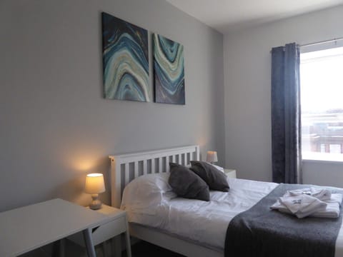 Bed, Photo of the whole room, Bedroom, towels