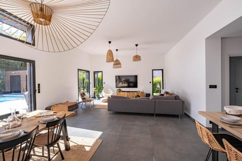 Living room, Dining area