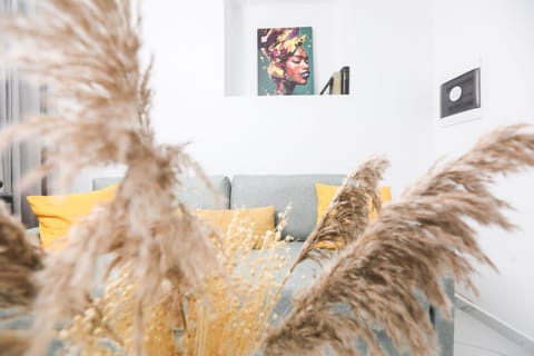 Living room, Decorative detail, Seating area