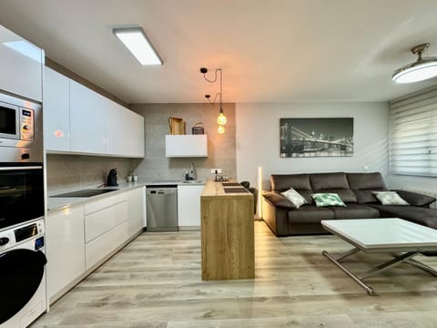Kitchen or kitchenette, Living room, dishwasher, minibar, pet friendly, stove, toaster, washing machine, dryer