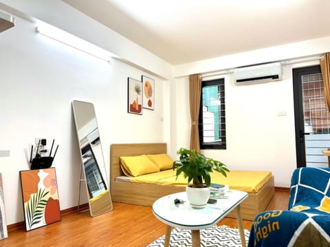 Living room, Seating area, Dining area, air conditioner