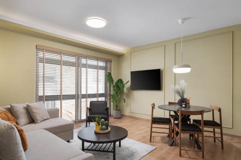 TV and multimedia, Living room, Evening entertainment