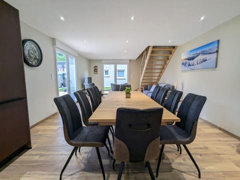 Living room, Seating area, Dining area, acessibility