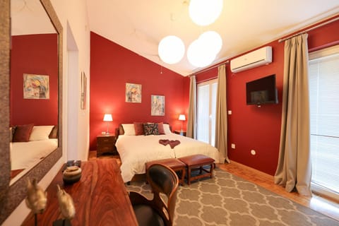 Communal lounge/ TV room, Bed, TV and multimedia, Photo of the whole room, Bedroom