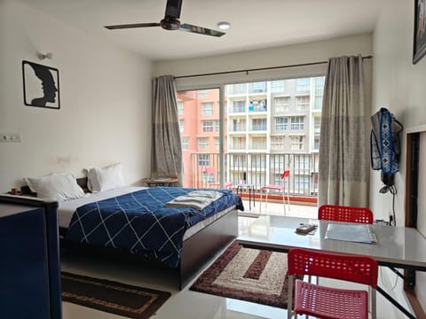 Bed, TV and multimedia, Photo of the whole room, Seating area, Dining area, Bedroom