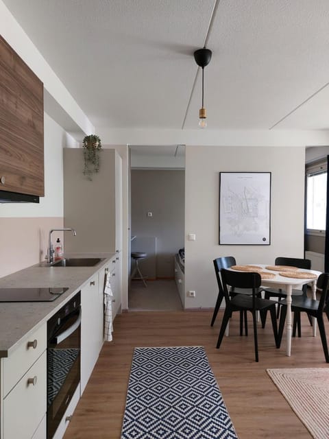 Kitchen or kitchenette, Dining area, pet friendly, stove