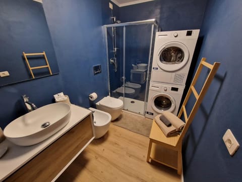 Shower, Bathroom, washing machine, dryer