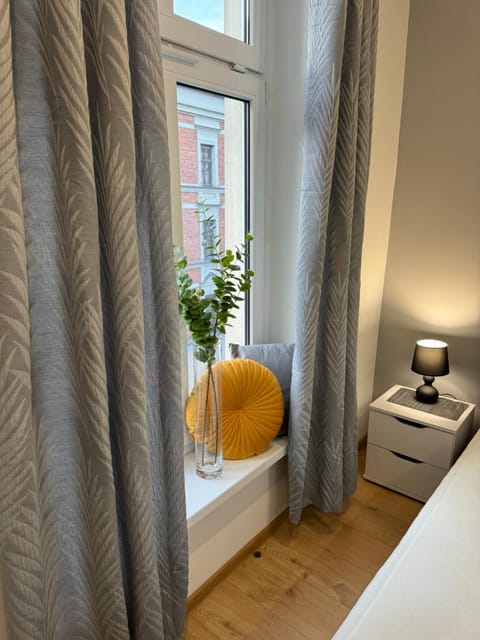 Bed, Decorative detail, Decorative detail