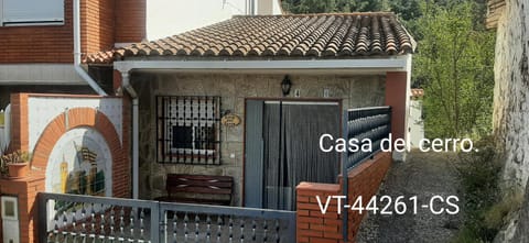 Property building, Facade/entrance, Day