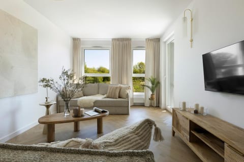 Communal lounge/ TV room, TV and multimedia, Living room, Seating area