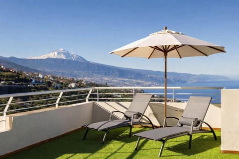 Property building, Balcony/Terrace, Mountain view, Sea view
