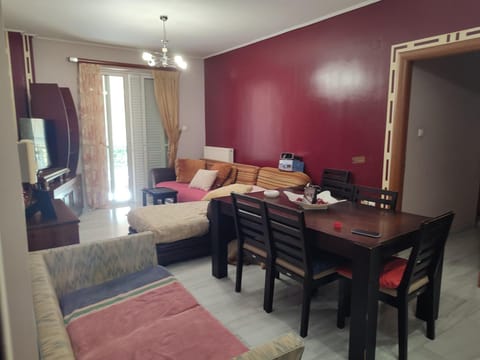 Bed, TV and multimedia, Living room, Photo of the whole room, Seating area, Dining area