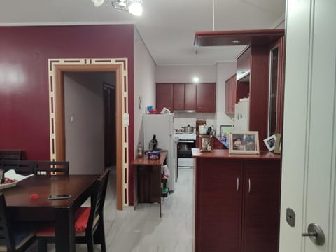 Kitchen or kitchenette, Dining area, hair dresser, oven, stove