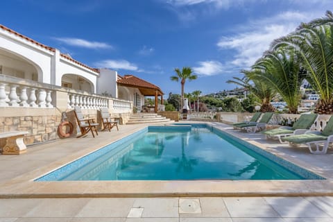 Property building, Patio, Day, Natural landscape, Pool view, Swimming pool, Swimming pool, sunbed