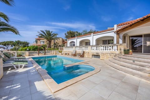 Property building, Patio, Day, View (from property/room), Balcony/Terrace, Pool view, Swimming pool, Swimming pool, sunbed