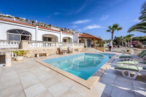 Property building, Patio, Day, Natural landscape, Pool view, Swimming pool, Swimming pool, sunbed