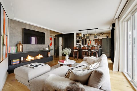 TV and multimedia, Living room, Seating area, flat iron