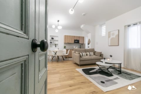 Kitchen or kitchenette, Living room, Dining area, stove