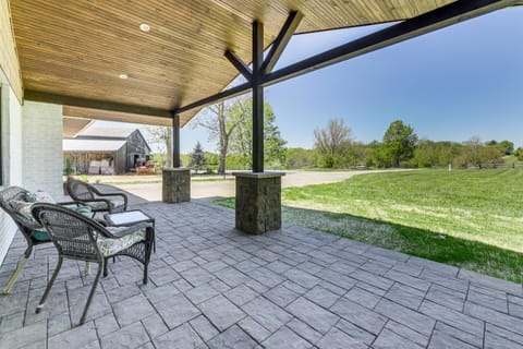 Dry Ridge Farmhouse with Hot Tub and Game Room! House in Ohio