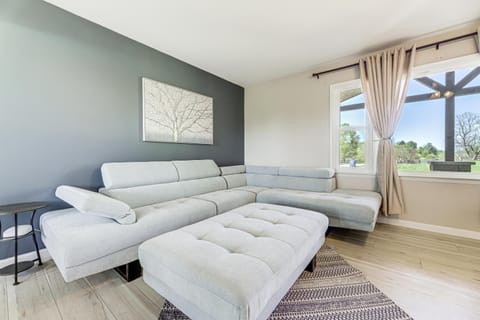 Dry Ridge Farmhouse with Hot Tub and Game Room! House in Ohio