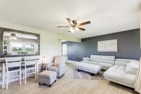 Dry Ridge Farmhouse with Hot Tub and Game Room! House in Ohio