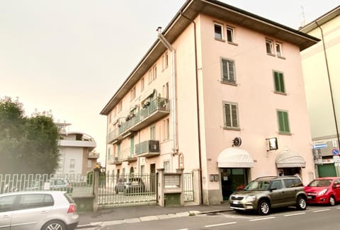 Property building, Day, Street view