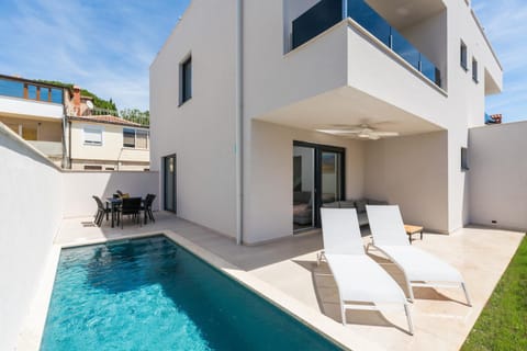 Holiday Home Blossom by SeeAdria House in Novigrad