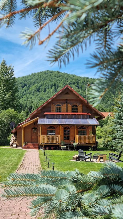 Property building, Spring, Day, Natural landscape, Garden view, Mountain view