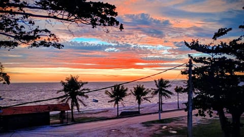 Casa 4 quartos, 2 suítes, piscina e acessibilidade - Frente para a lagoa House in São Pedro da Aldeia