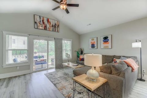 New Tucked Away Quiet Beach Haven House in Little River