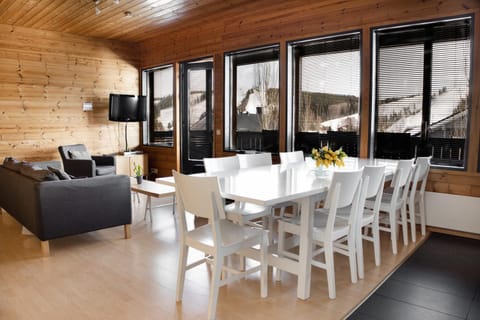 TV and multimedia, Living room, Seating area, Dining area