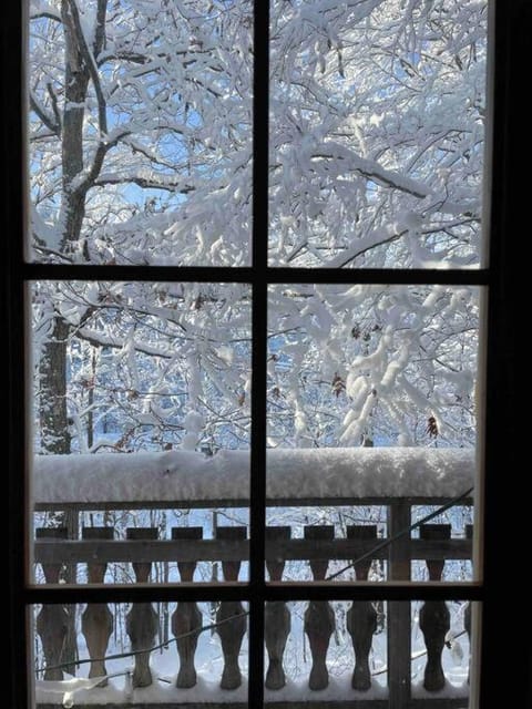 Chalet Mont Cascades w/ Spa & Fibre Optic Internet Chalet in Gatineau