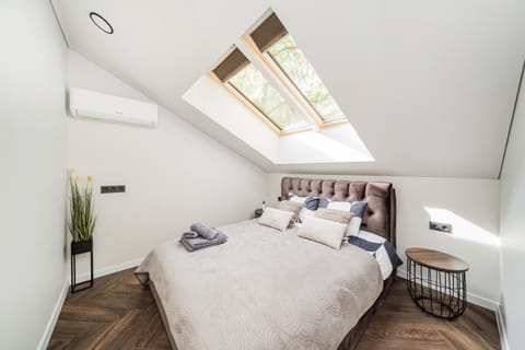 Bed, Bedroom, air conditioner